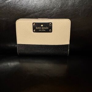 Kate Spade Two-Tone Black and Cream Wallet designer card holder coin purse